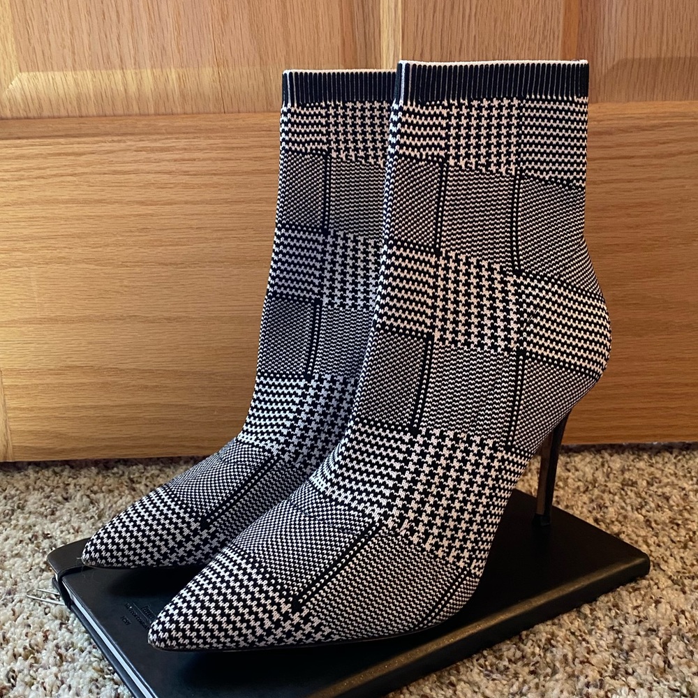 Something Navy Plaid Nix Bootie size 8